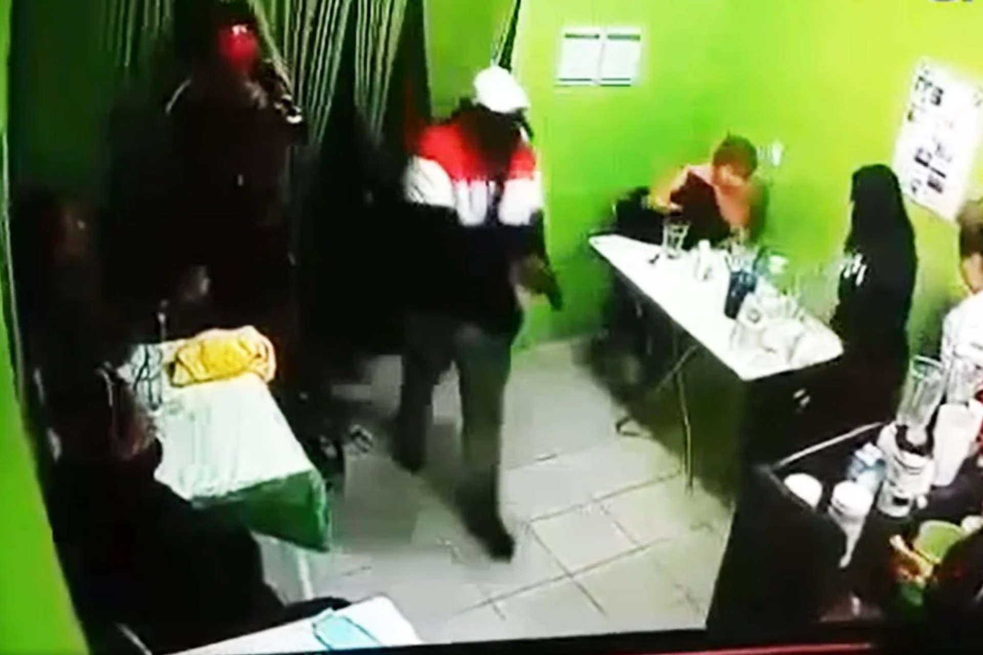 #Video Sujetos asaltan local de Herbalife en el Edomex #Video Sujetos asaltan local de Herbalife en el Edomex