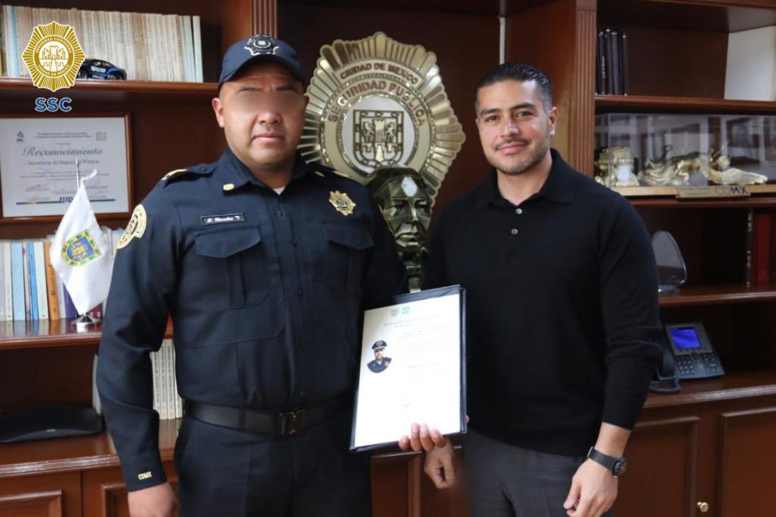 Ascienden a policía que abatió a sujeto que lo amenazó con cuchillo en Iztapalapa