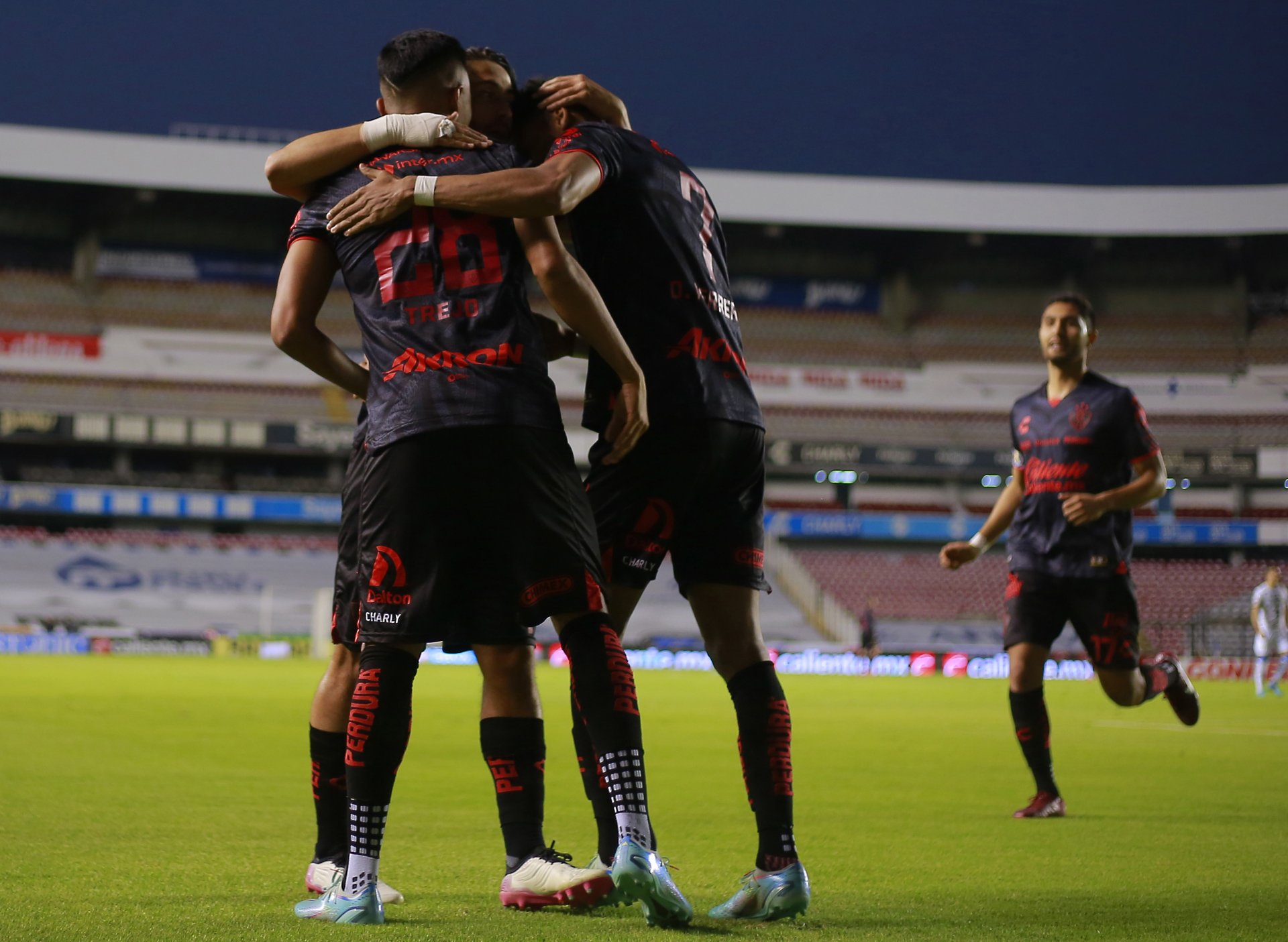 Atlas empata a tres goles con el Querétaro