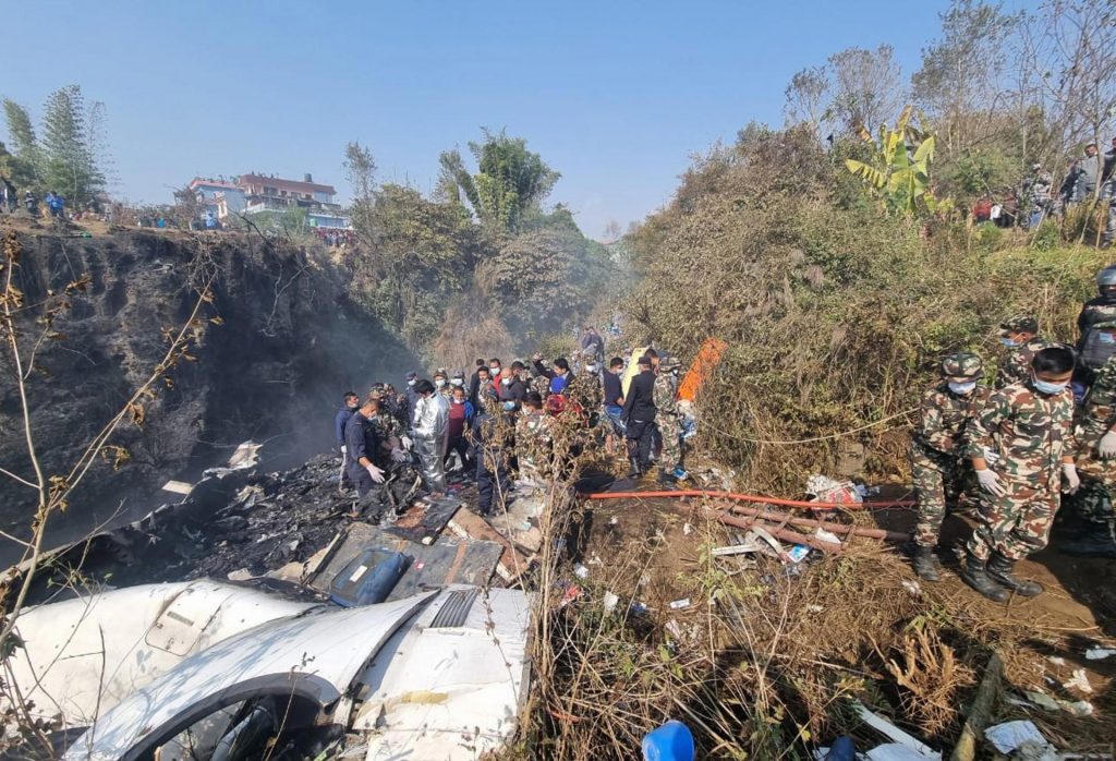 Se estrella avión en Nepal; recuperan 68 cadáveres - b3a119d0091c9e0ef8a236f5cb18608f8aefc637w-1024x698