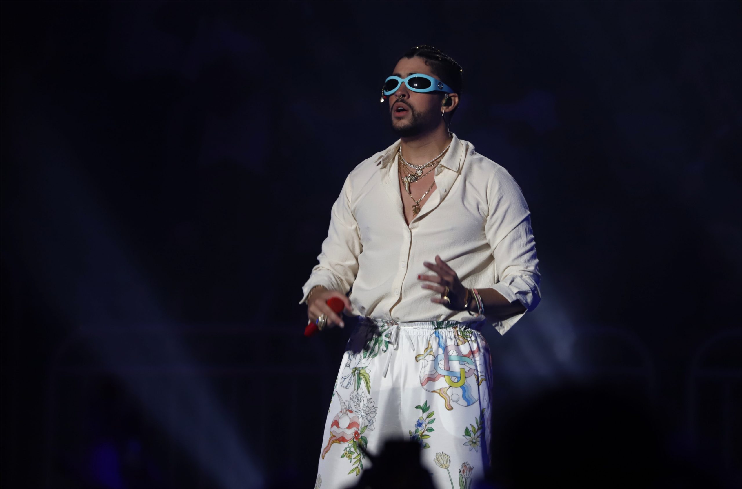 Bad Bunny sigue en la mira tras polémica actitud con una fan