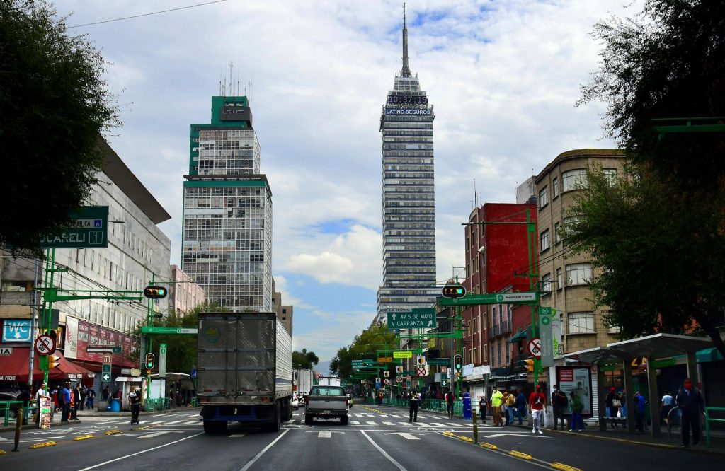 OCDE baja al 0.8 % el crecimiento de México en 2026