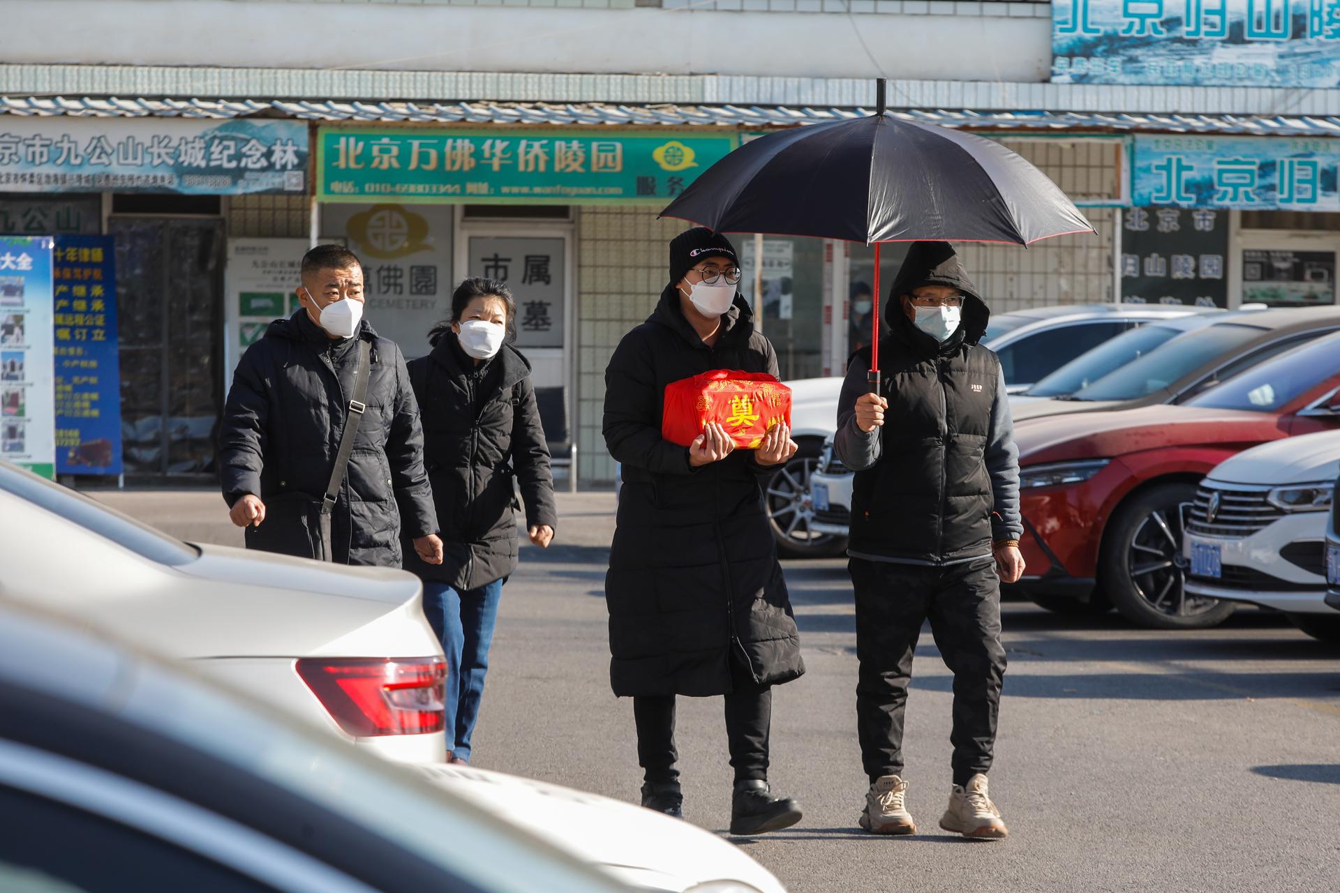 China comparte datos sobre COVID-19 con OMS, que no halla nuevas mutaciones