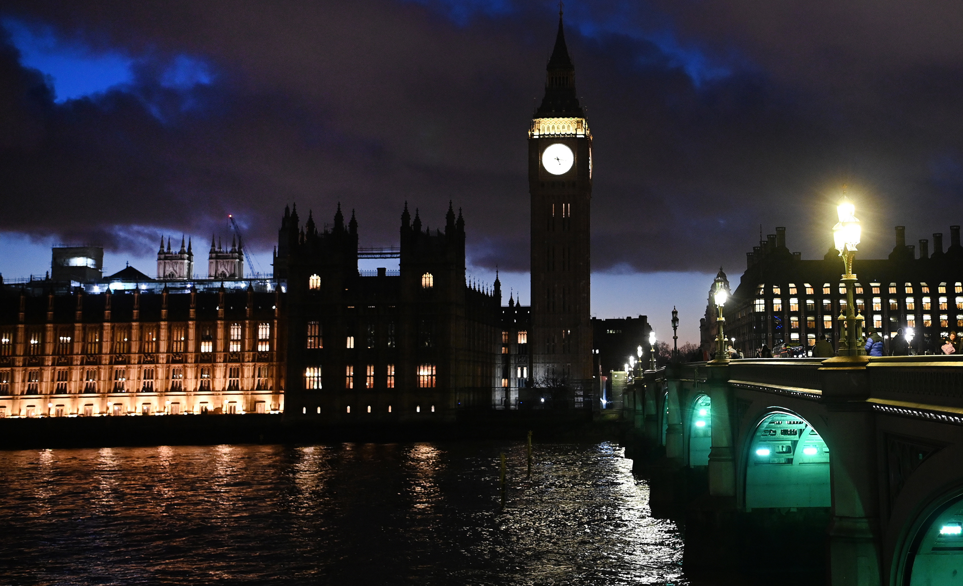 Cientos de personas protestan en Londres contra la ley de servicios mínimos