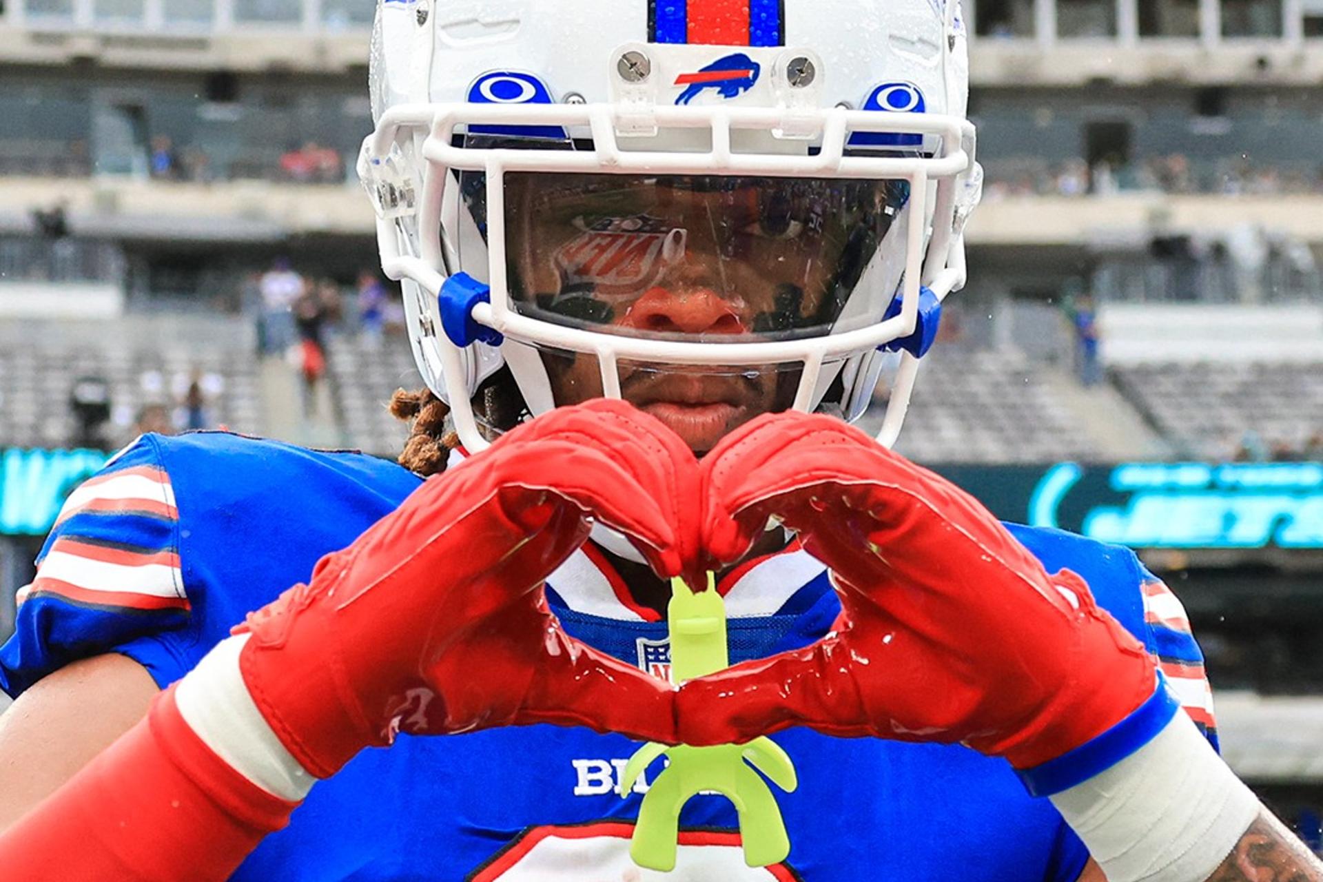 “Cuando pones amor, regresa a ti tres veces más”: Damar Hamlin reaperece en redes sociales