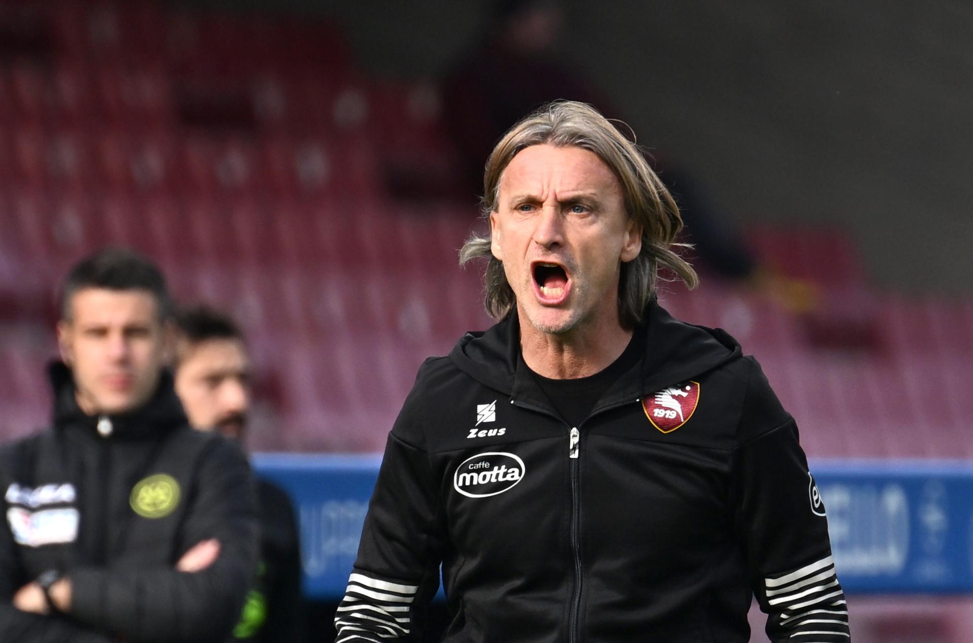 El Salernitana destituye al técnico que consiguió su histórica salvación El Salernitana destituye al técnico que consiguió su histórica salvación