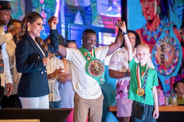 Los más grandes momentos del boxeo en 2022 en imágenes - dunia-y-bridger-walker