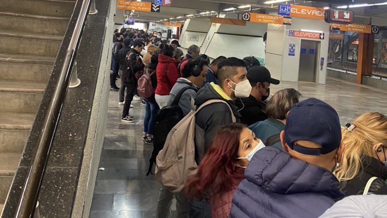 Falla provoca desalojo de tren en L7 del Metro ante resguardo de Guardia Nacional