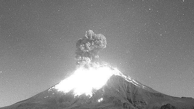 #Video Volcán Popocatépetl registra dos grandes explosiones #Video Volcán Popocatépetl registra dos grandes explosiones