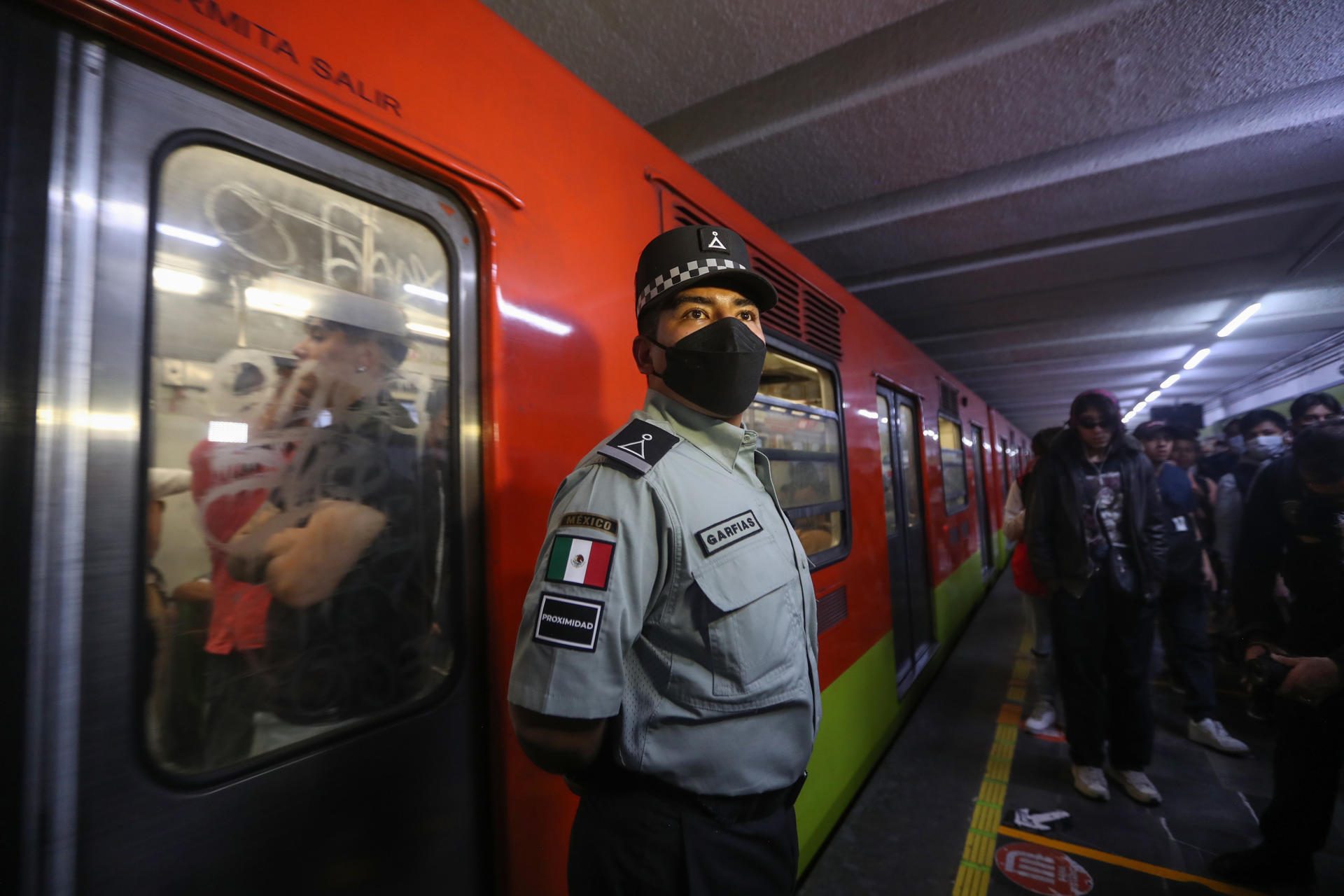 “¿Militarización? ¡Bájenle!”: AMLO sobre presencia Guardia Nacional en el Metro “¿Militarización? ¡Bájenle!”: AMLO sobre presencia Guardia Nacional en el Metro