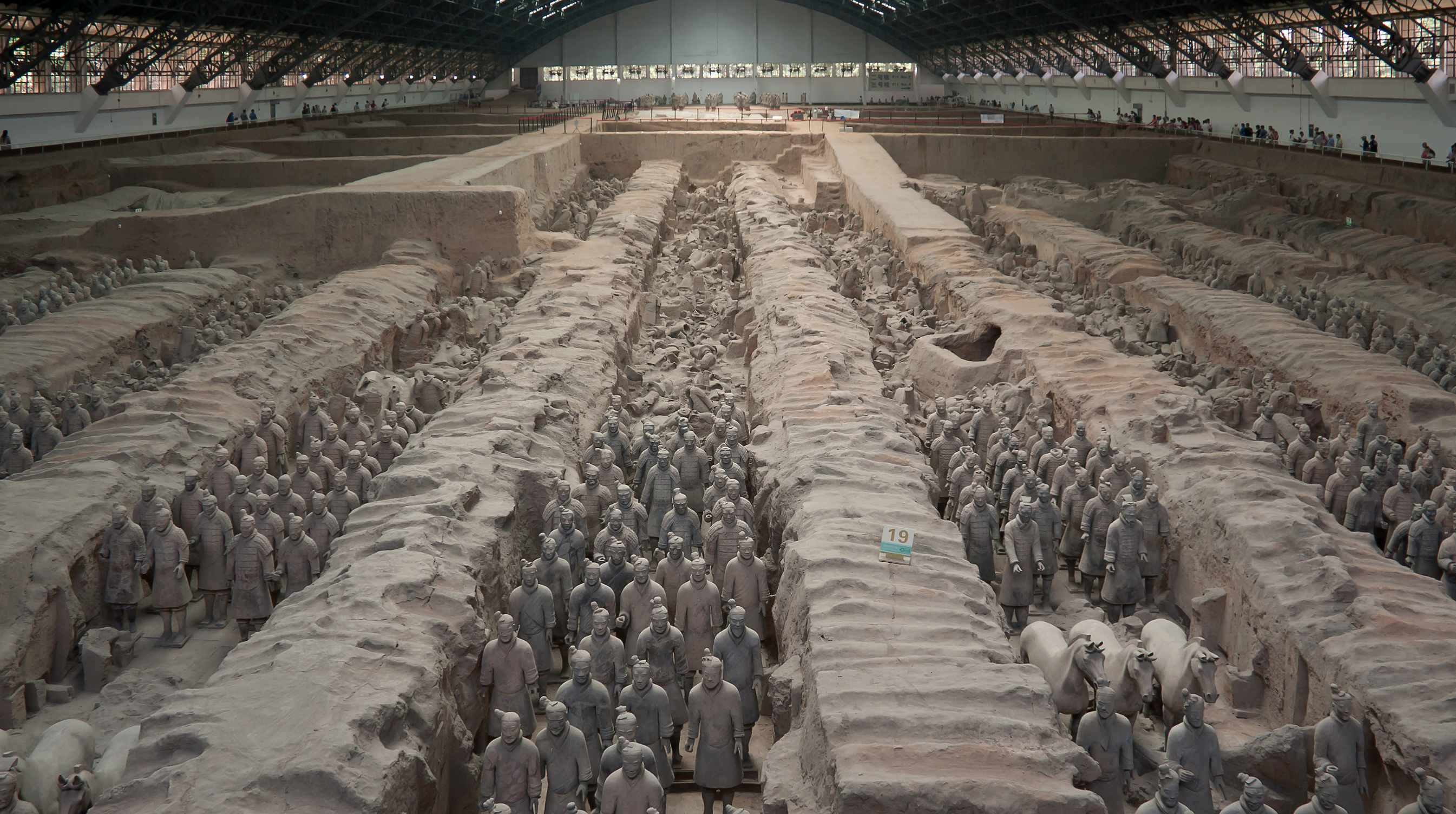 China presenta nuevos guerreros de terracota y otros hallazgos en yacimiento