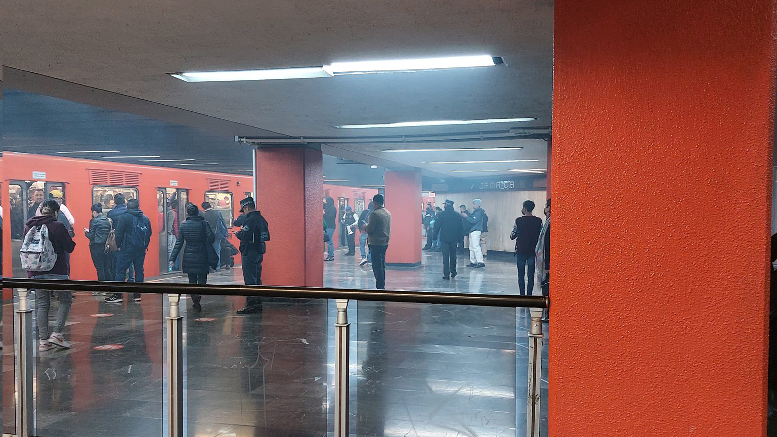 Fricción de zapatas, causa de humo en Línea 9 del Metro