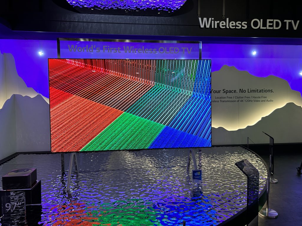 LG presenta la Signature OLED M, la primera televisión inalámbrica del mundo - img-3747-1024x768