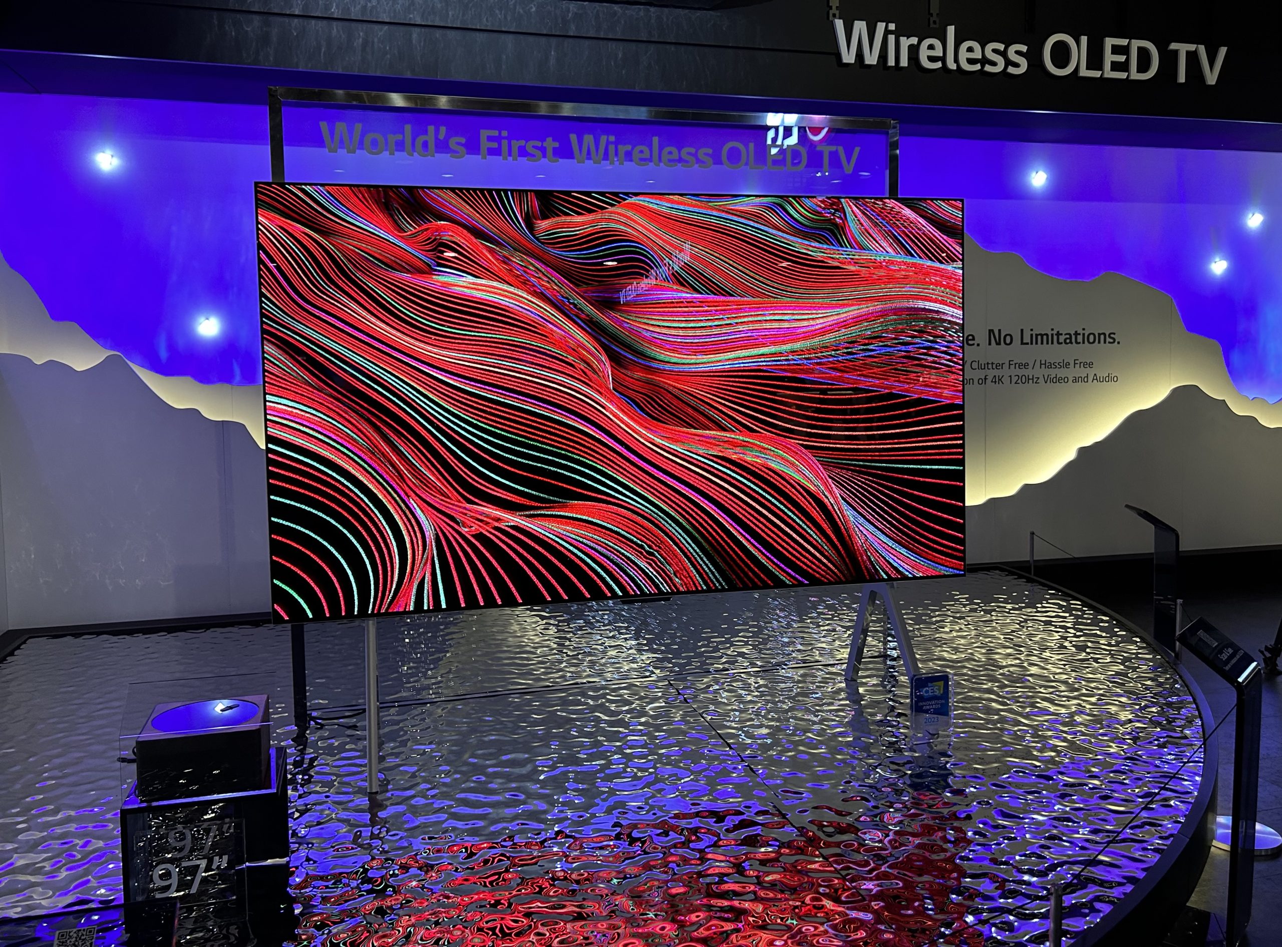 LG presenta la Signature OLED M, la primera televisión inalámbrica del mundo LG presenta la Signature OLED M, la primera televisión inalámbrica del mundo