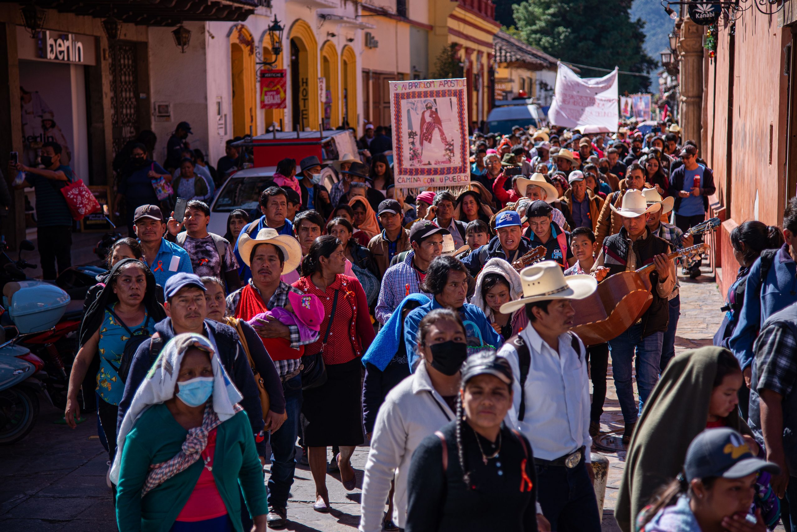 Indígenas marchan contra la violencia y megaproyectos en Chiapas Indígenas marchan contra la violencia y megaproyectos en Chiapas