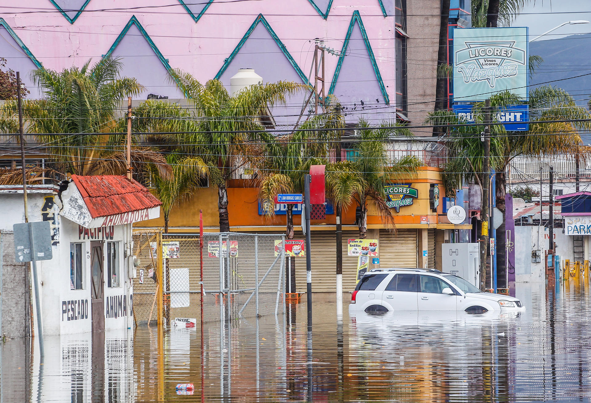 Lluvias dejan cuatro muertos en Baja California