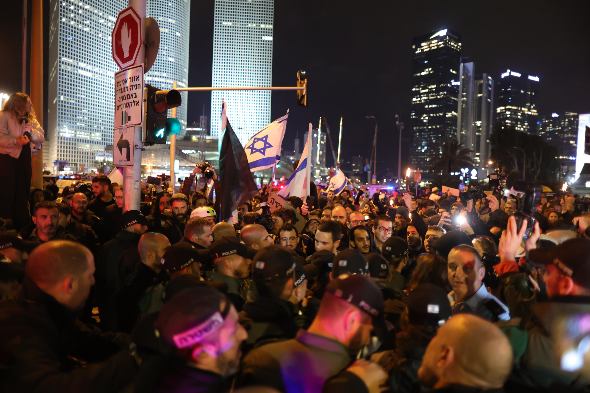 Una marea de más de 120 mil israelíes protesta contra el gobierno en Tel Aviv