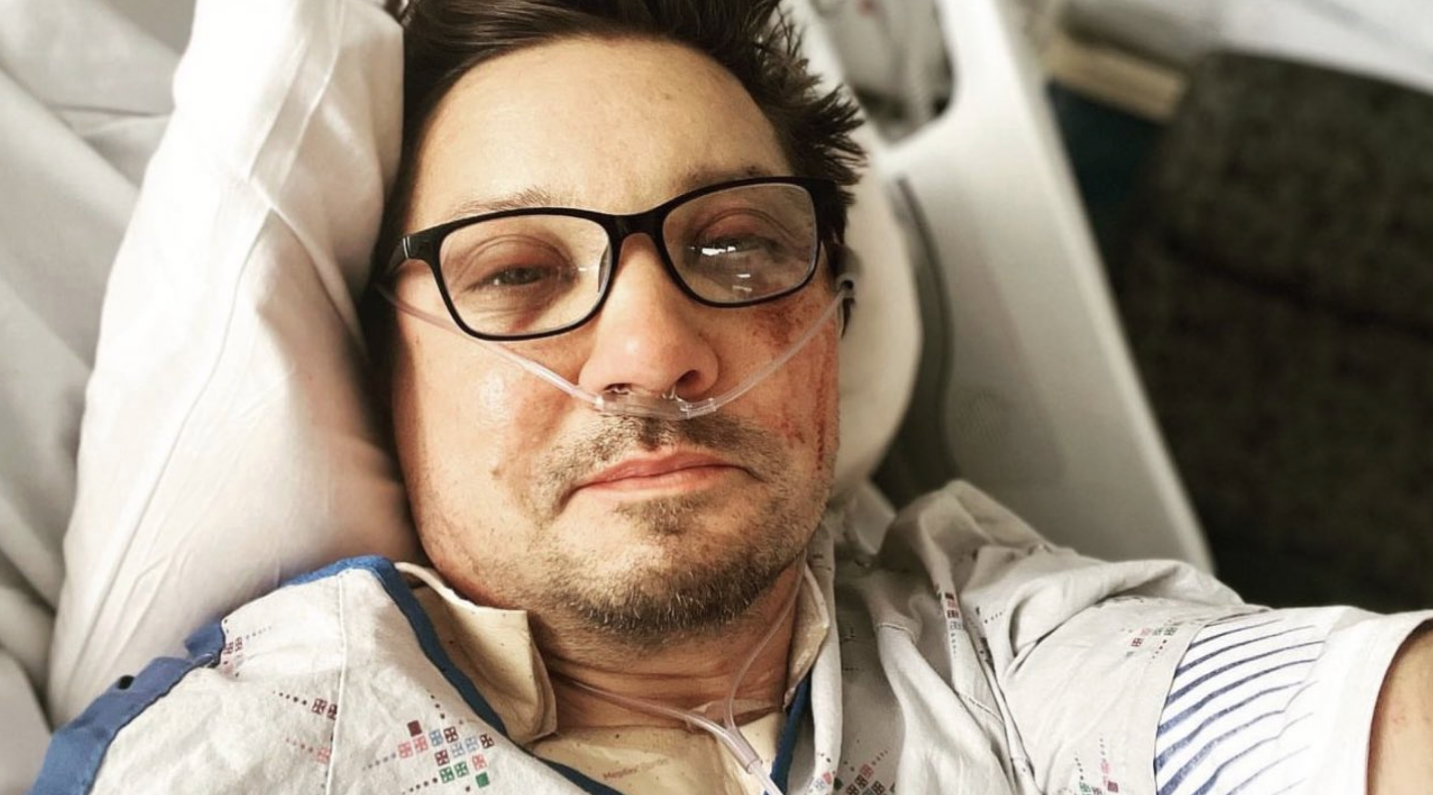 “Gracias a todos pos sus palabras”: Jeremy Renner reaparece desde el hospital tras accidente “Gracias a todos pos sus palabras”: Jeremy Renner reaparece desde el hospital tras accidente