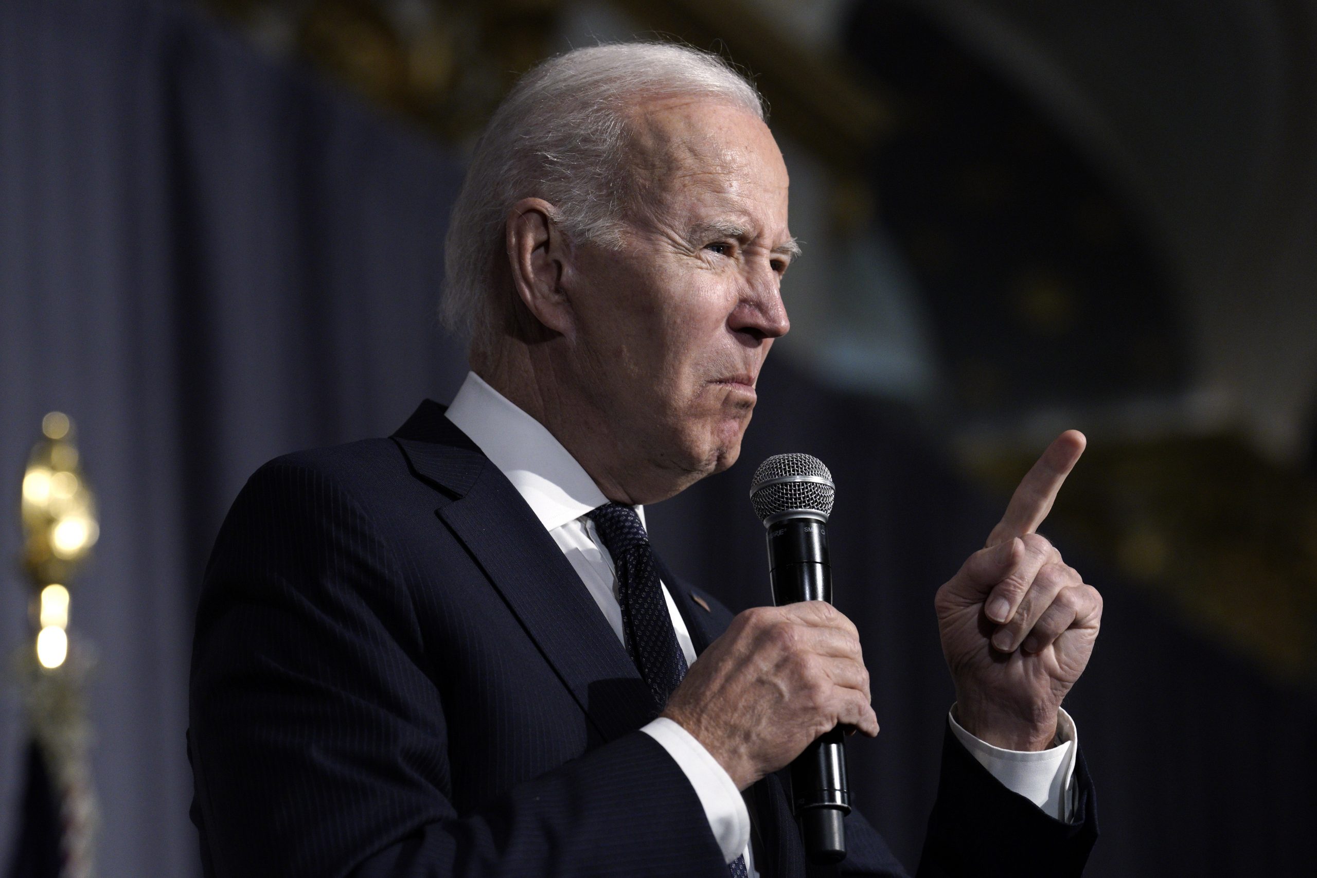 Biden dice no tener remordimientos sobre manejo de documentos clasificados