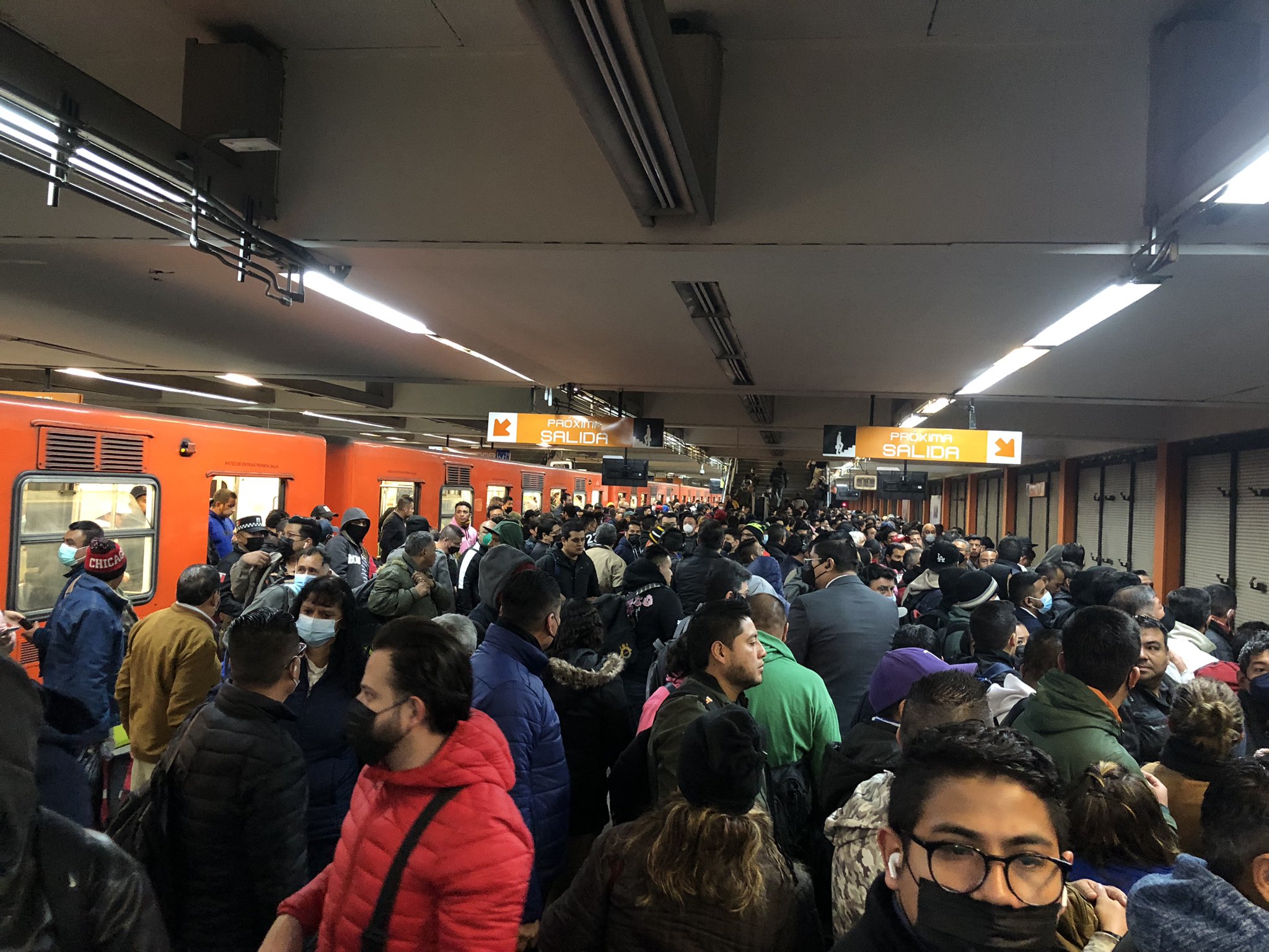Falla obliga a retiro de tren en Línea 7 del Metro