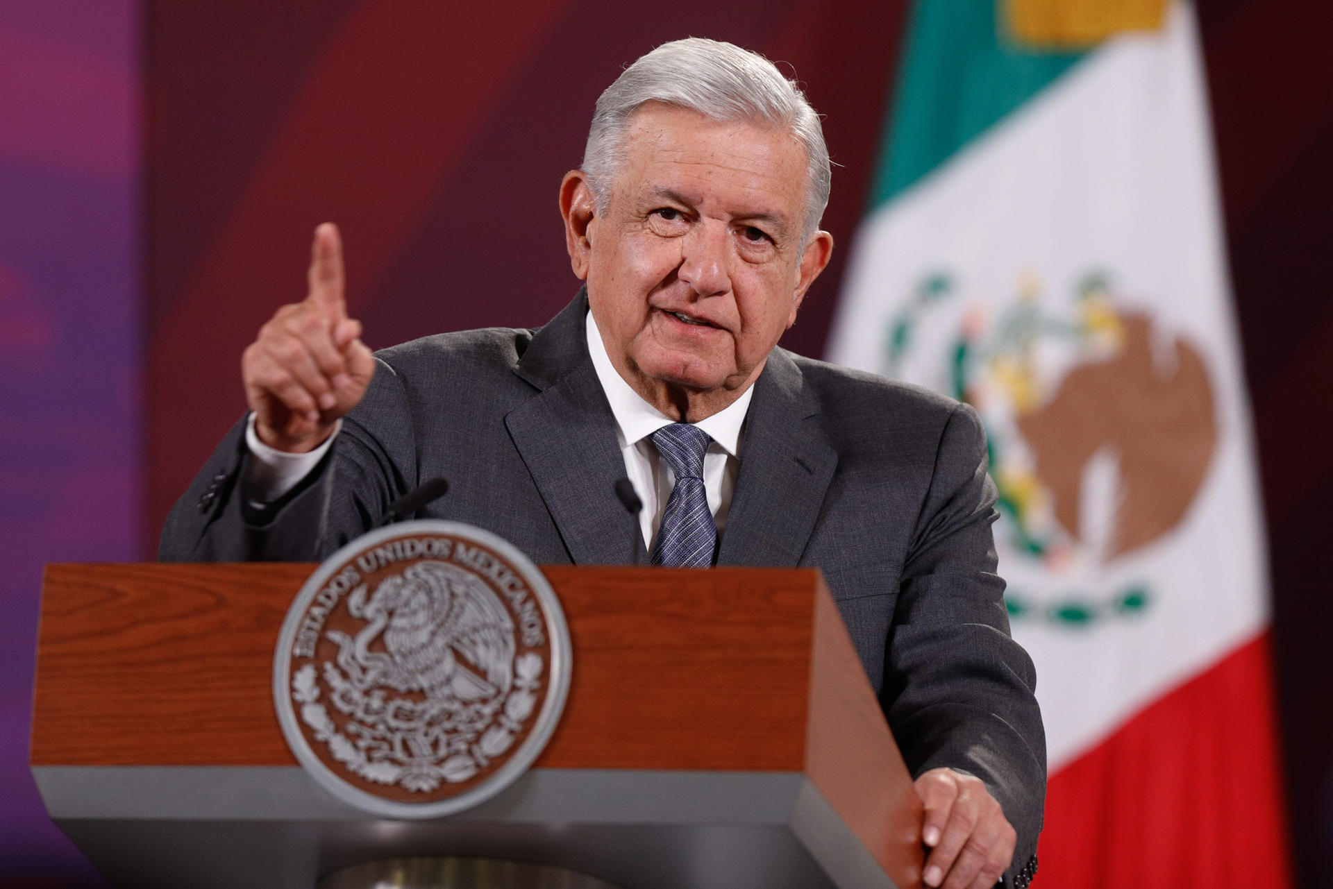 AMLO niega que se pongan en riesgo elecciones con Plan B de Reforma Electoral