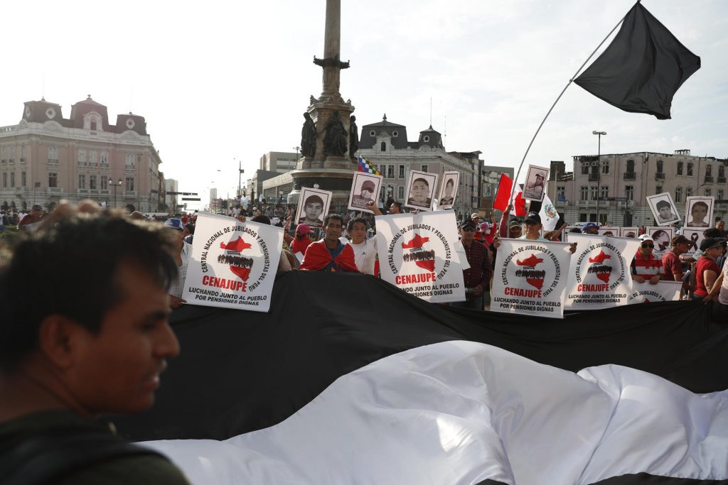 Escritores y artistas urgen cese de "matanza" en Perú y renuncia de Boluarte - manifestacion-en-lima-peru-contra-gobierno-de-dina-boluarte-1024x683