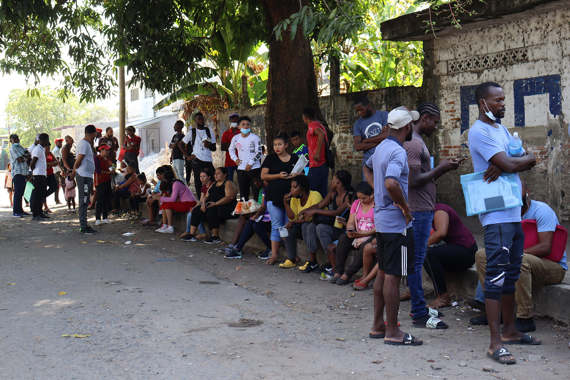 ONG estima que hay 18 mil haitianos varados en frontera sur de México