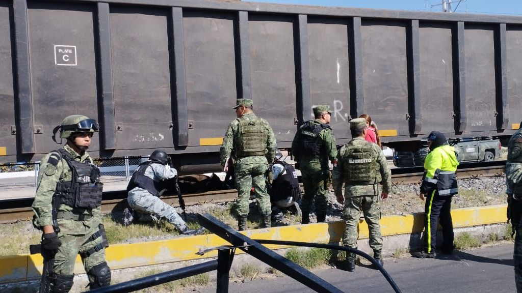 Tren embiste camioneta de la Guardia Nacional en Celaya; hay dos muertos - movilizacion-en-celaya-tras-impacto-de-tren-a-patrulla-de-la-gn