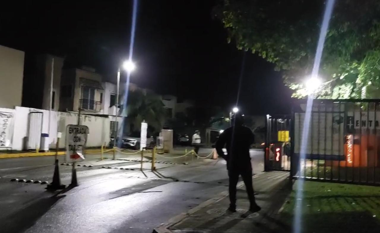 Ataque a policía en Cancún desata enfrentamiento y persecución