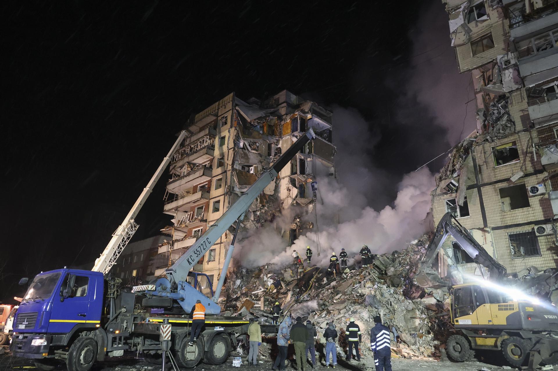 Oleada de ataques rusos en Ucrania deja 26 muertos y 81 heridos