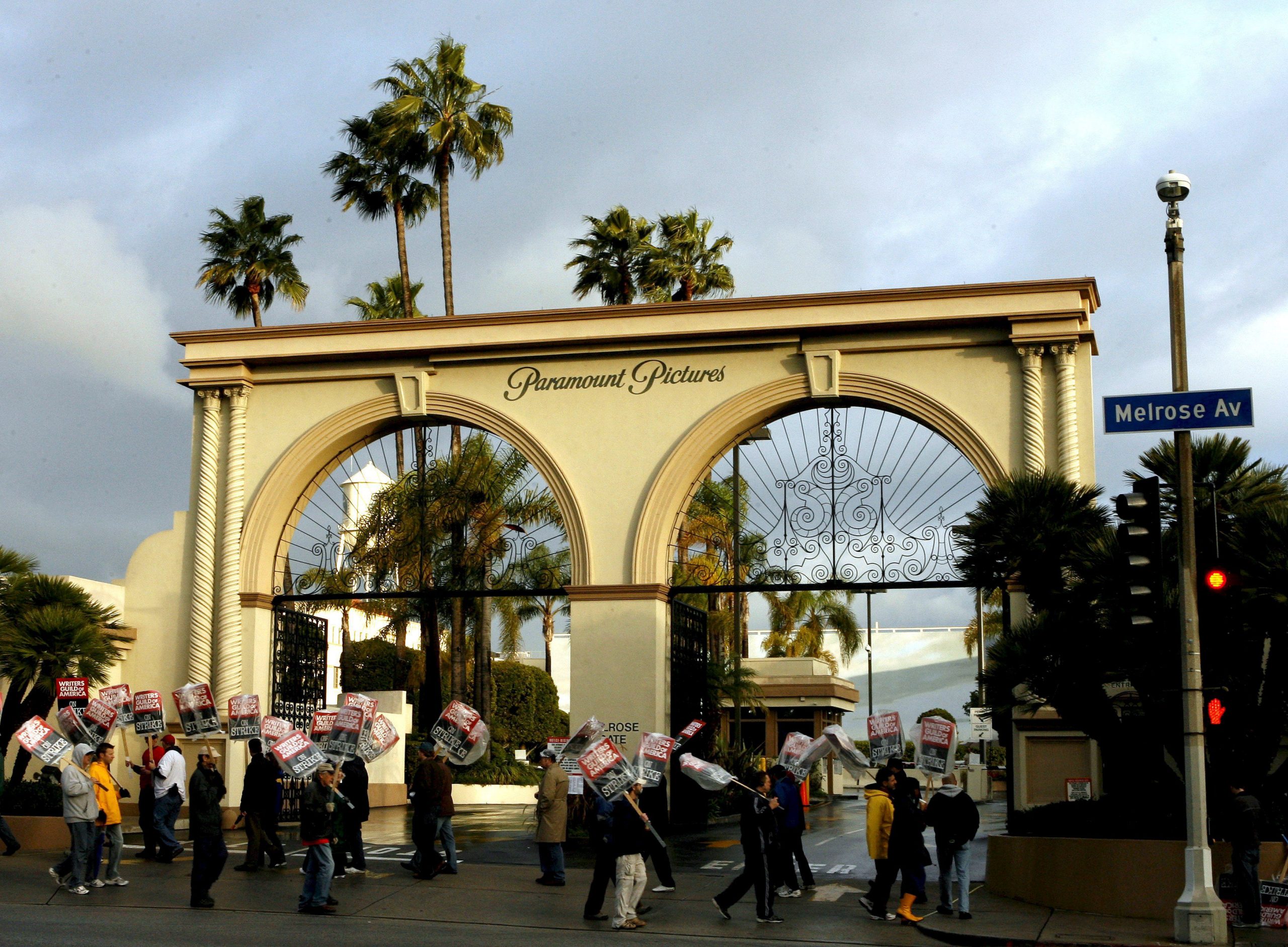 Dos actores demandan a Paramount por desnudo infantil en cinta de 1968 Dos actores demandan a Paramount por desnudo infantil en cinta de 1968