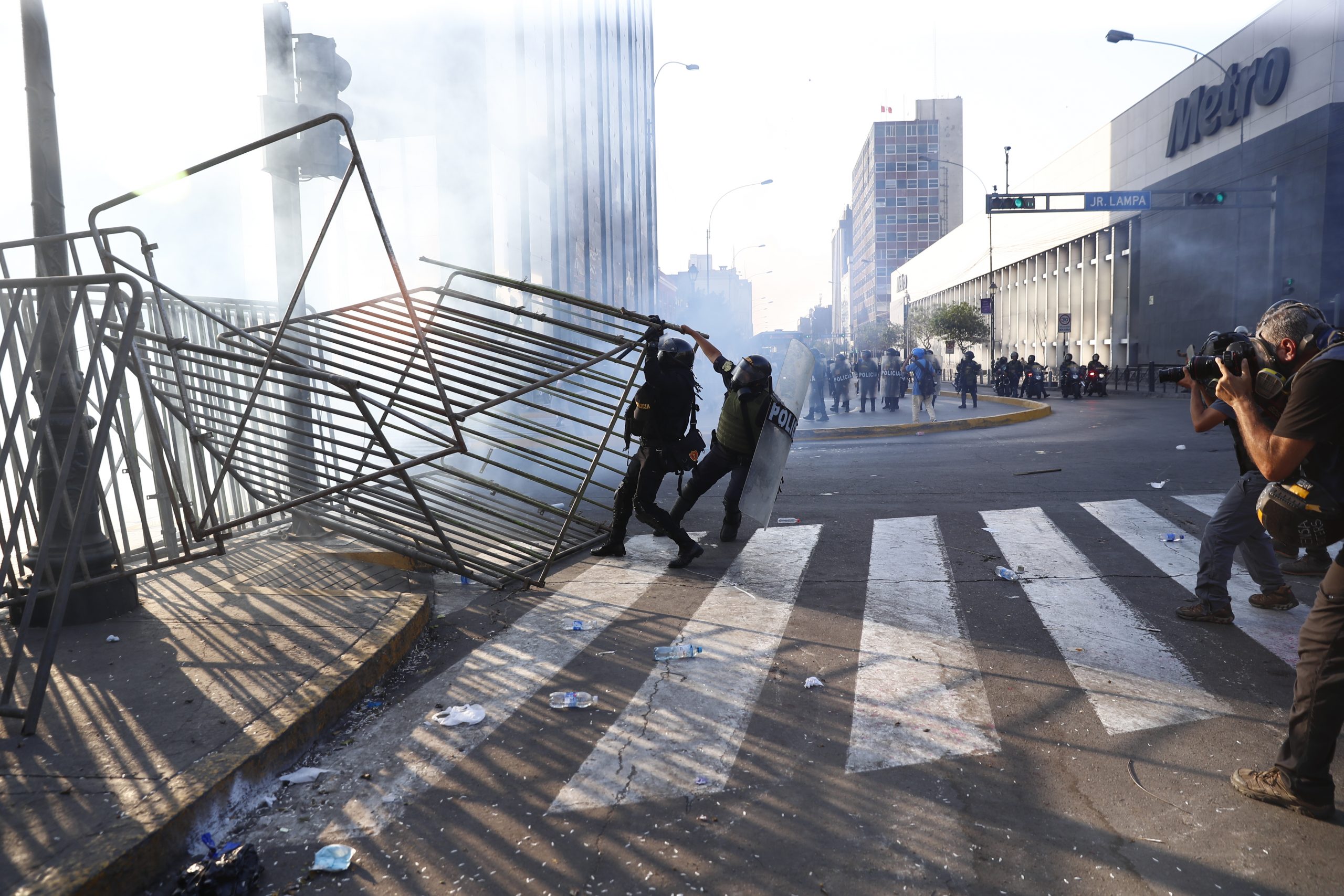 Fiscalía de Perú abre investigaciones por 54 muertes en protestas Fiscalía de Perú abre investigaciones por 54 muertes en protestas