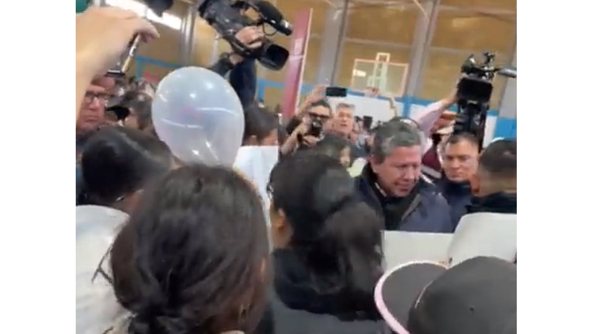 “¡Si no puedes renuncia!”, pobladores exigen a David Monreal la localización del menor Teo