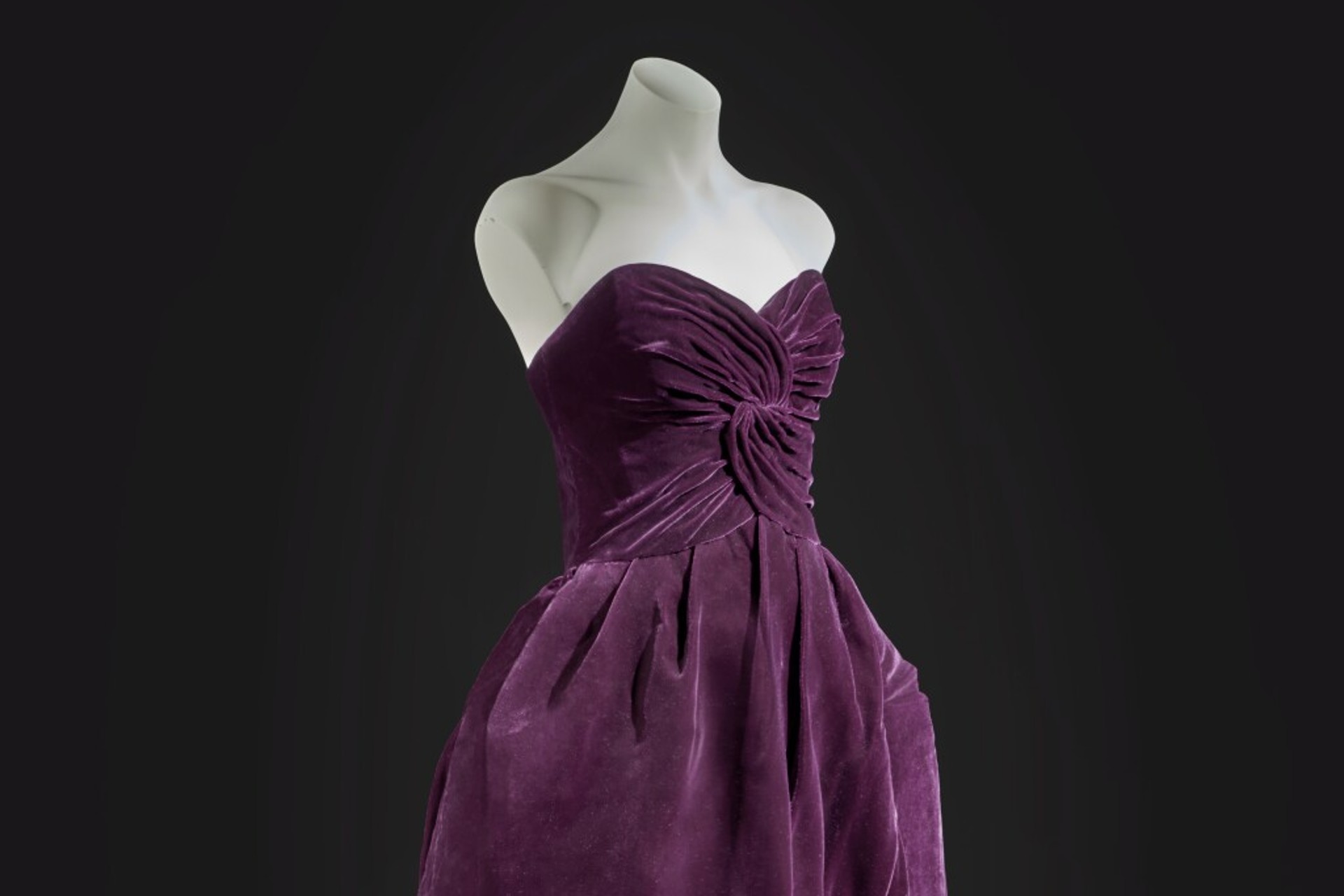 Uno de los vestidos favoritos de Diana de Gales, subastado por 600 mil dólares