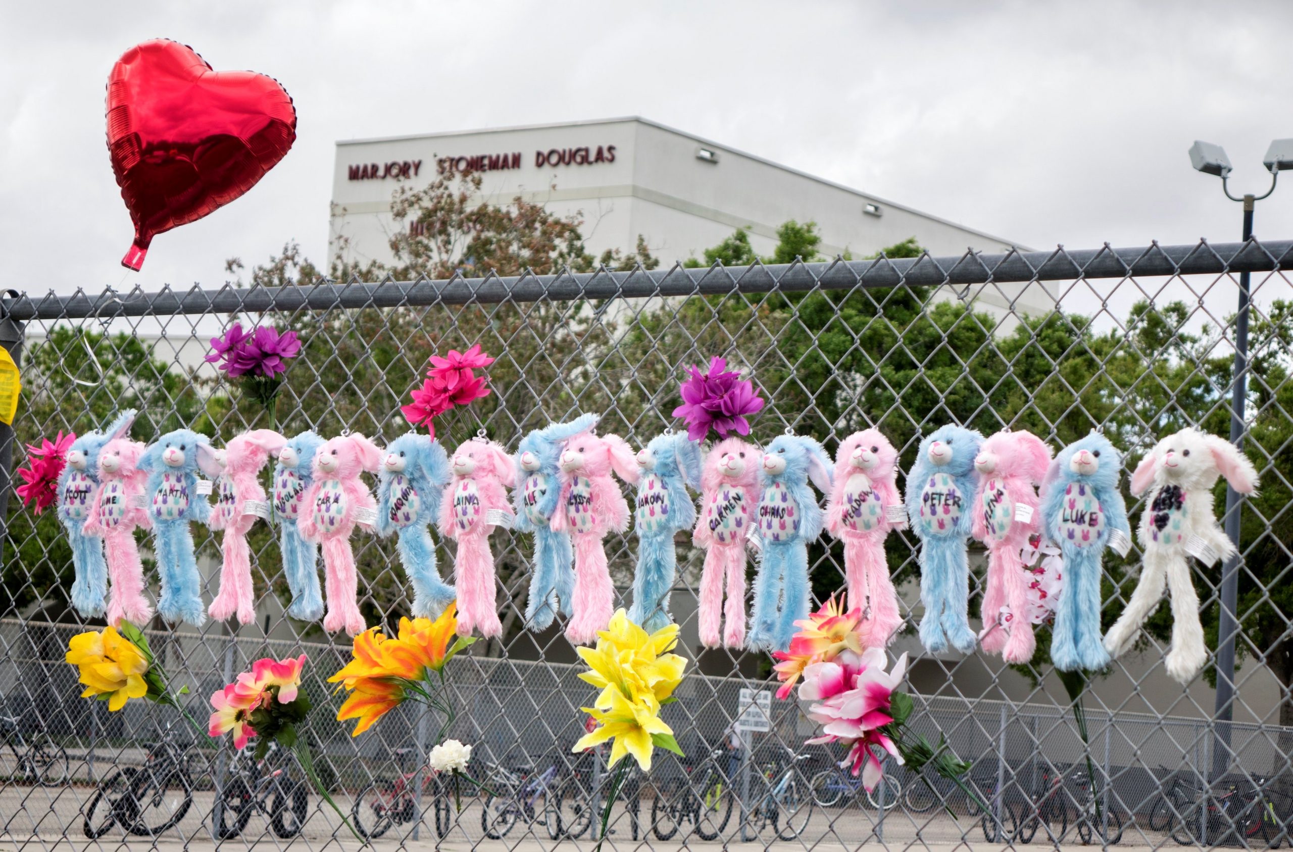 Fundación construirá memorial a las víctimas de la matanza de Parkland