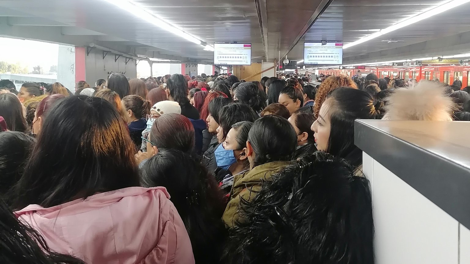 Metro presenta aglomeraciones y retrasos en Líneas 7, 9 y B