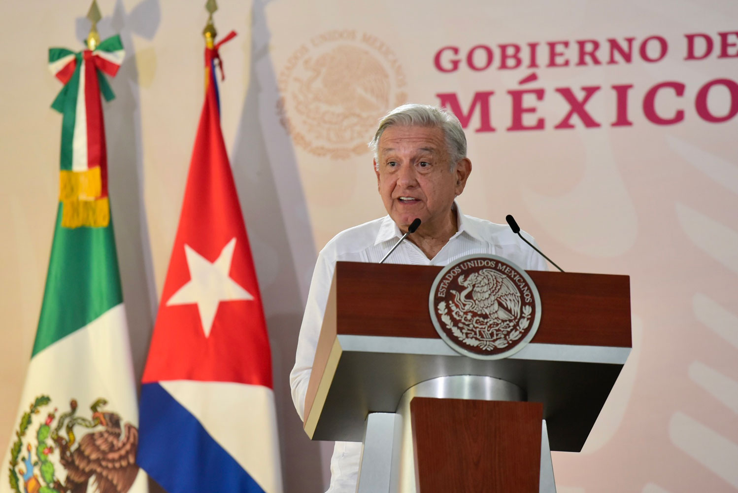 AMLO pide a Cuba ampliar convenio y lleguen a México más brigadas médicas: “Ojalá y nos apoyen” AMLO pide a Cuba ampliar convenio y lleguen a México más brigadas médicas: “Ojalá y nos apoyen”