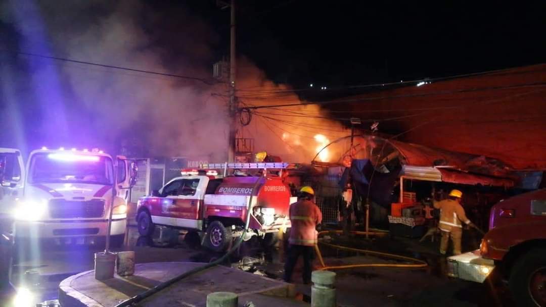 Incendio en mercado de Chilpancingo y una marisquería deja 2 muertos
