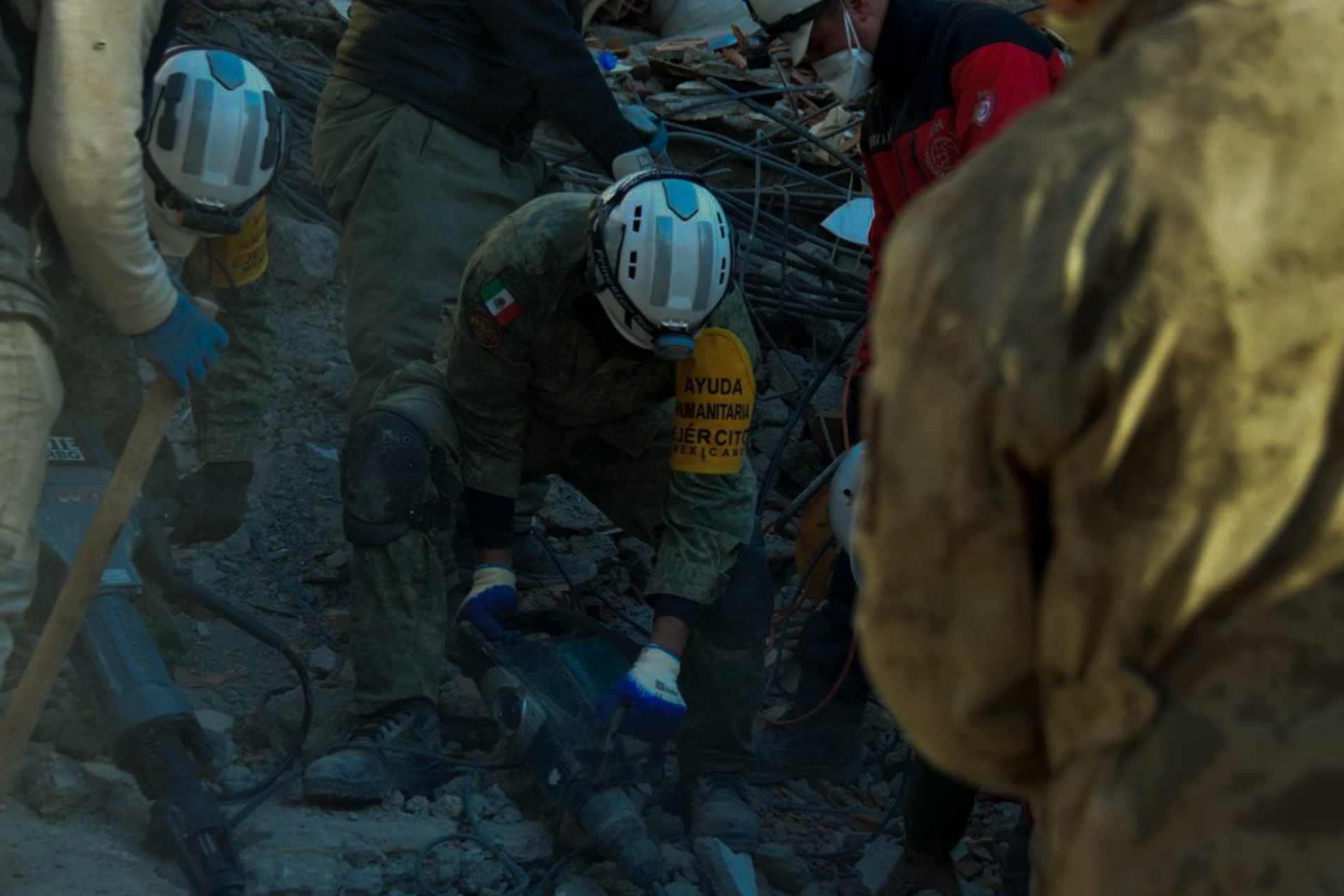 Brigadistas mexicanos han rescatado a 4 personas con vida tras sismos en Turquía: Sedena Brigadistas mexicanos han rescatado a 4 personas con vida tras sismos en Turquía: Sedena