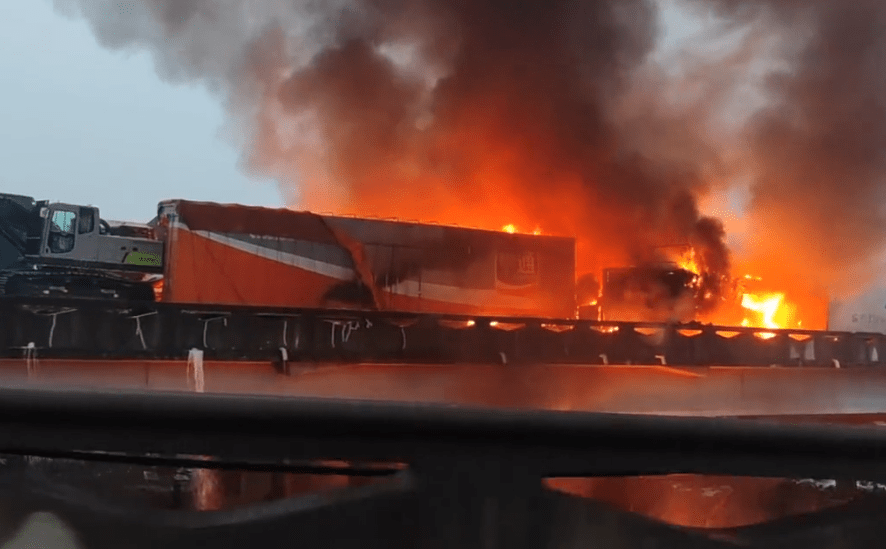 #Video Carambola en autopista de China deja al menos 16 muertos