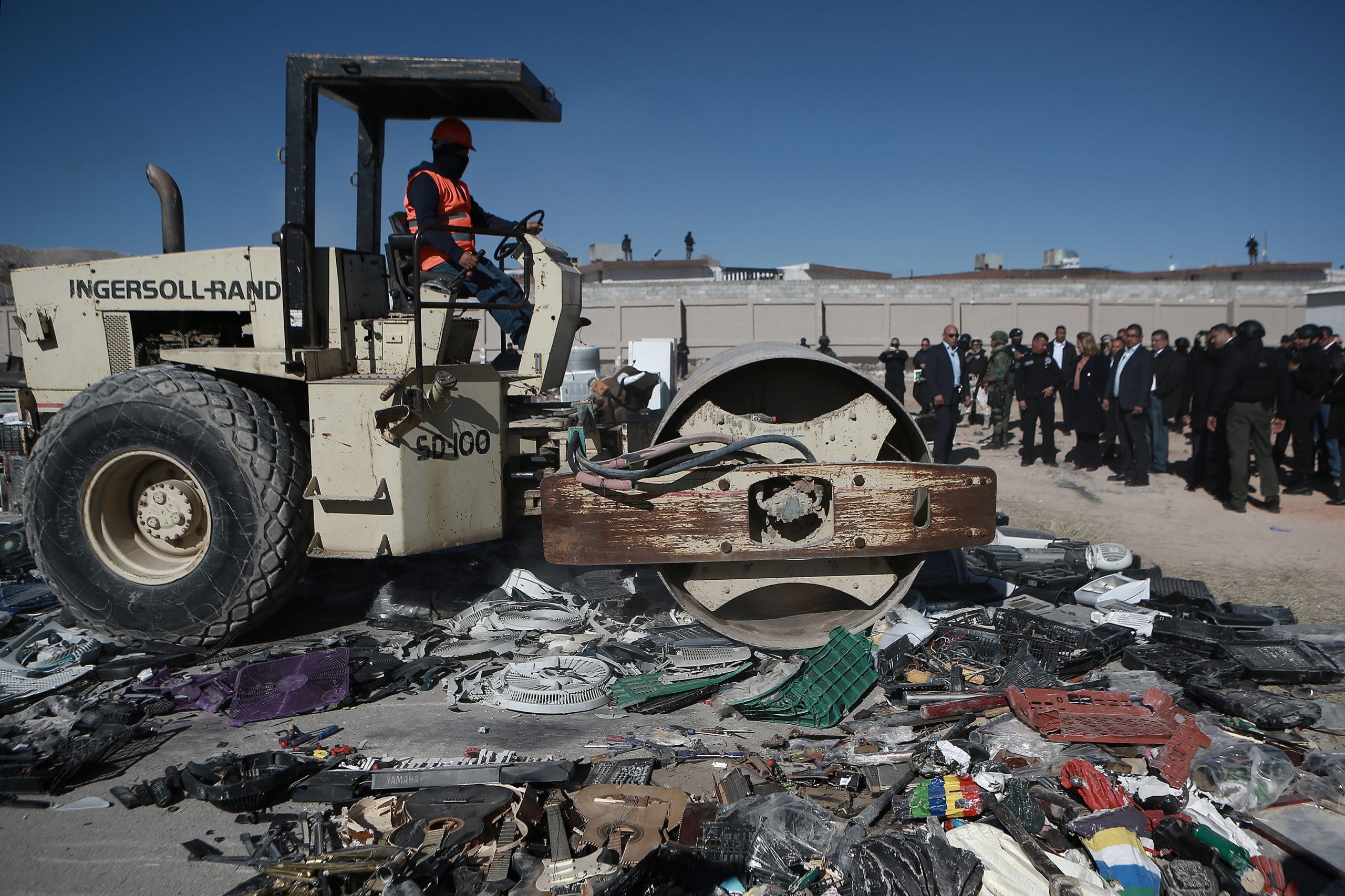 Destruyen objetos decomisados en penal de Ciudad Juárez donde ocurrió motín Destruyen objetos decomisados en penal de Ciudad Juárez donde ocurrió motín