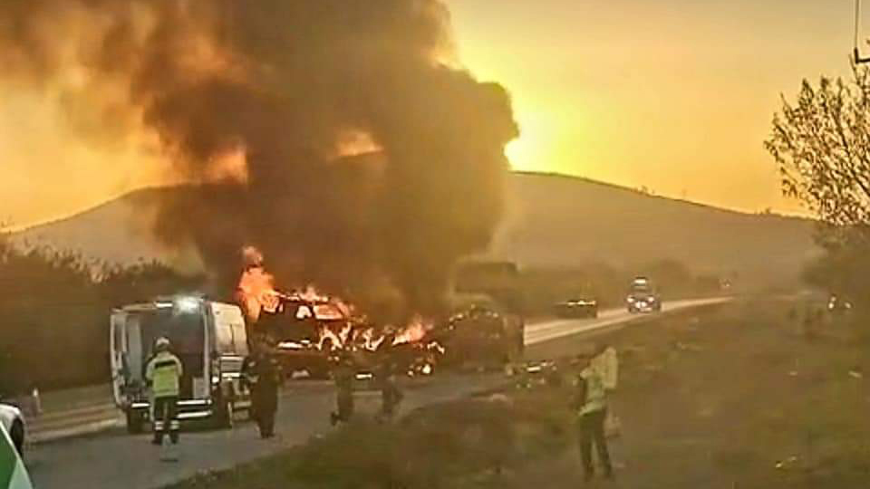 Cierran la autopista México-Querétaro por choque e incendio de vehículos