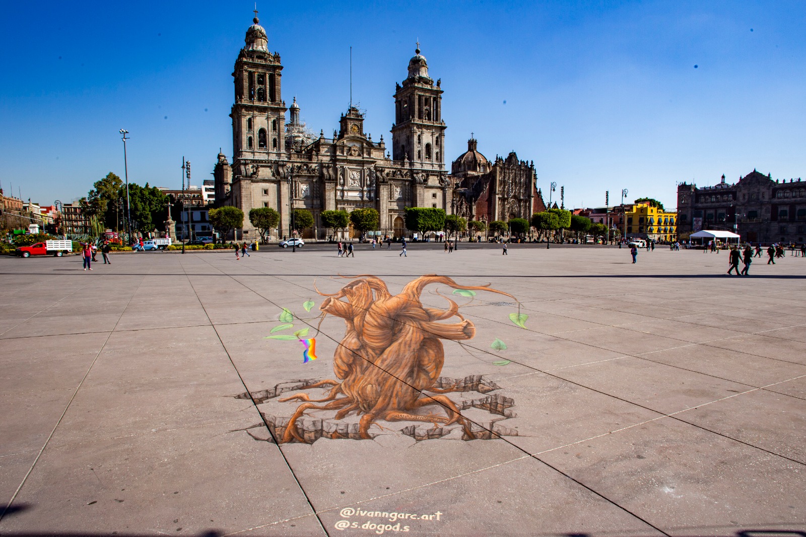 Cuatro corazones en 3D decoran el centro de la Ciudad de México