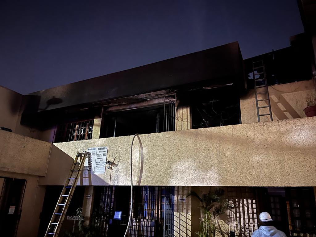 Fuego consume parte de la parroquia San Pedro Apóstol en Coyoacán