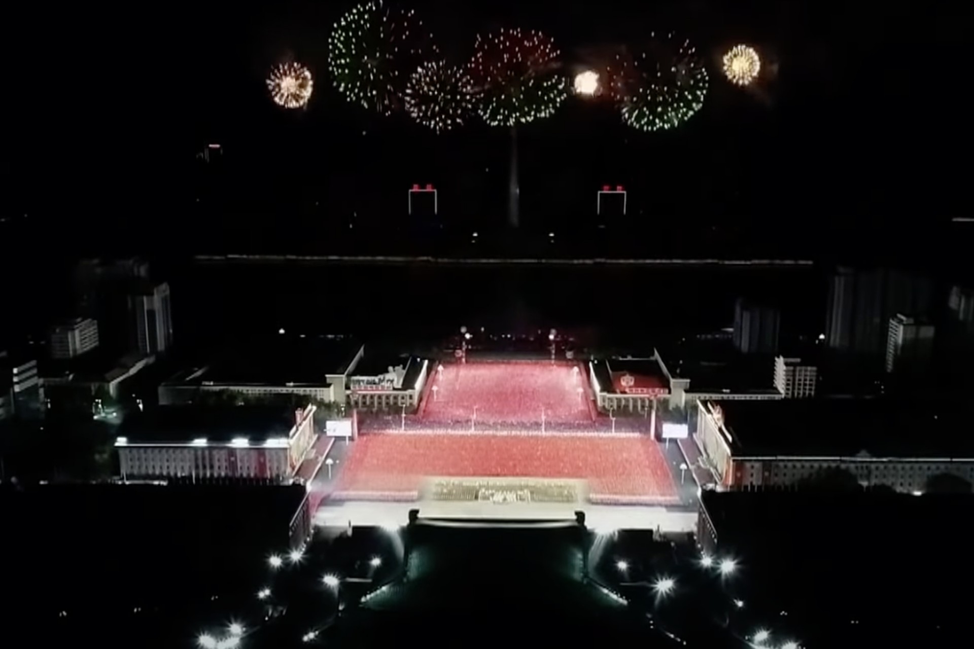 Pionyang acoge desfile militar por 75 aniversario del ejército norcoreano