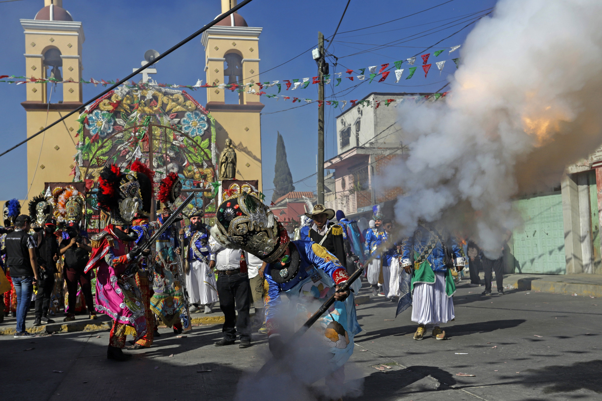 Estruendoso carnaval en Puebla celebra su edición 155
