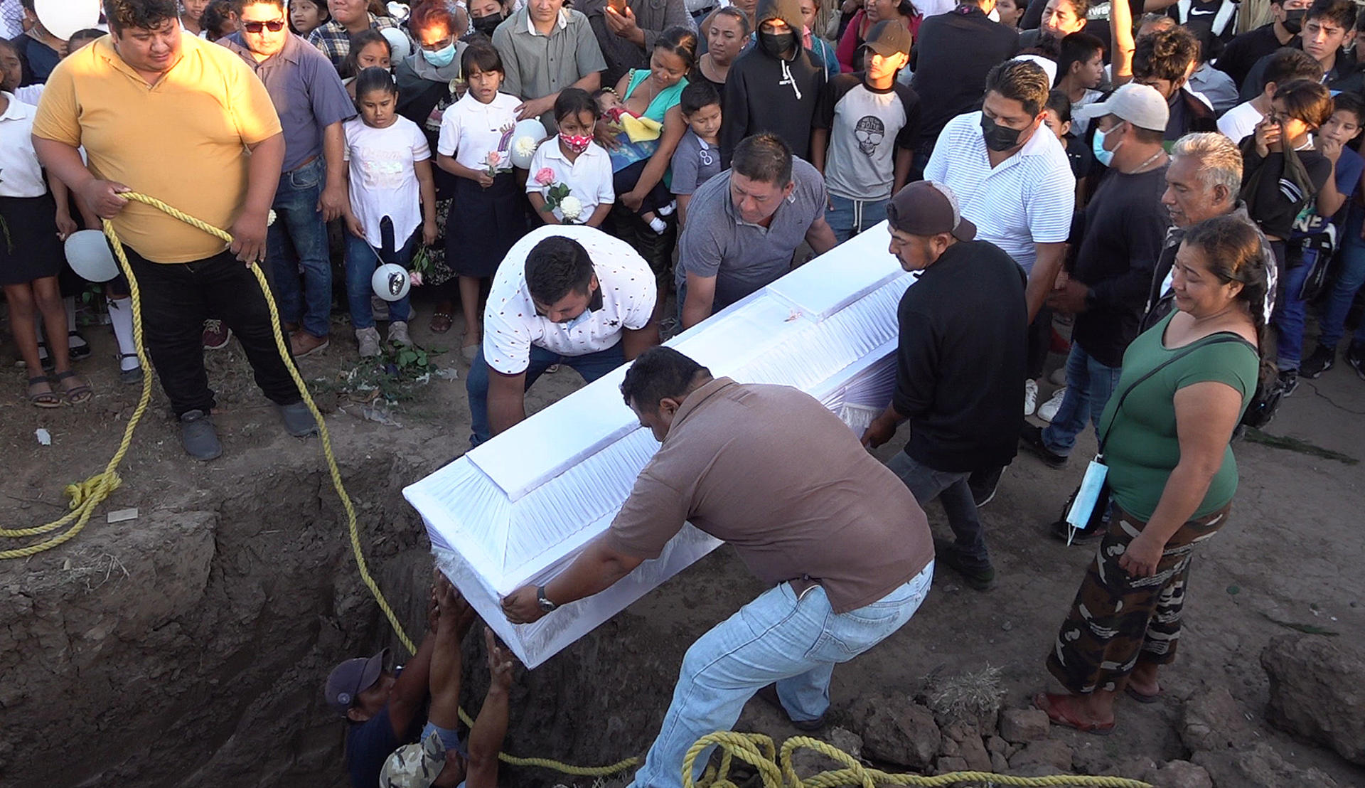 Sepultan a hermanos asesinados en Juchitán Sepultan a hermanos asesinados en Juchitán