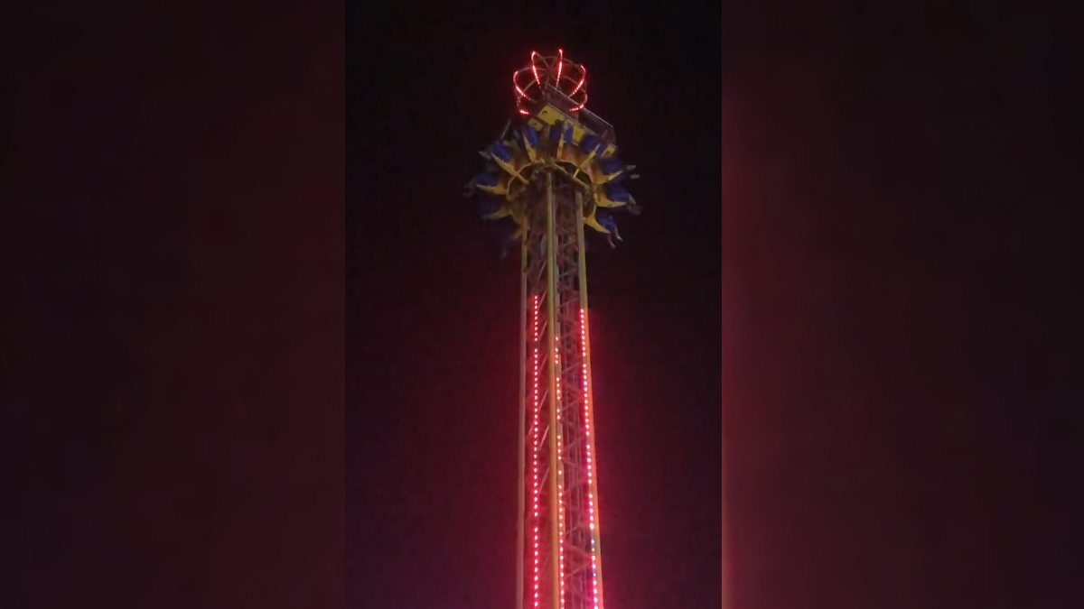 #Video Asistentes a Feria de Tizayuca quedan atrapados en juego mecánico