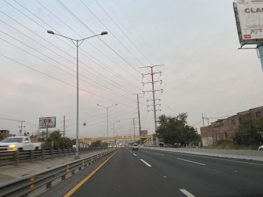 Guadalajara amanece nublada por humo tras incendio en Bosque La Primavera