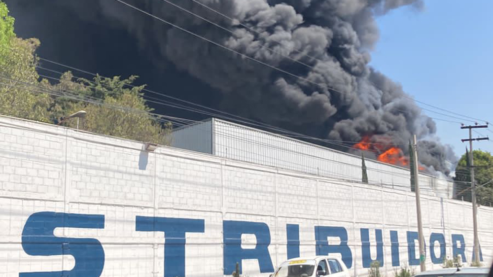 #Video Controlan incendio en fábrica de Ecatepec #Video Controlan incendio en fábrica de Ecatepec